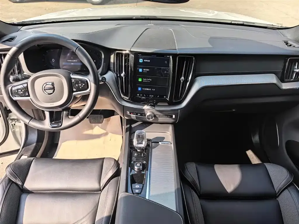Volvo XC60 — фото 9