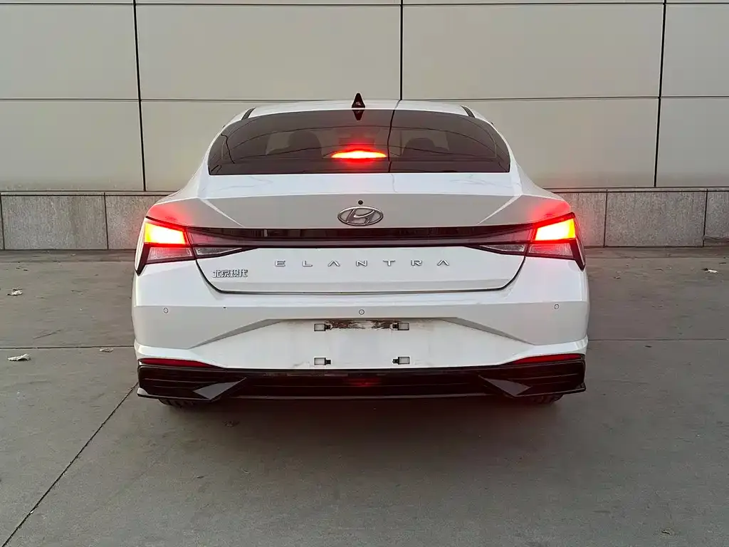 Hyundai Elantra — фото 3