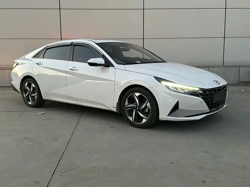 Hyundai Elantra — фото 4