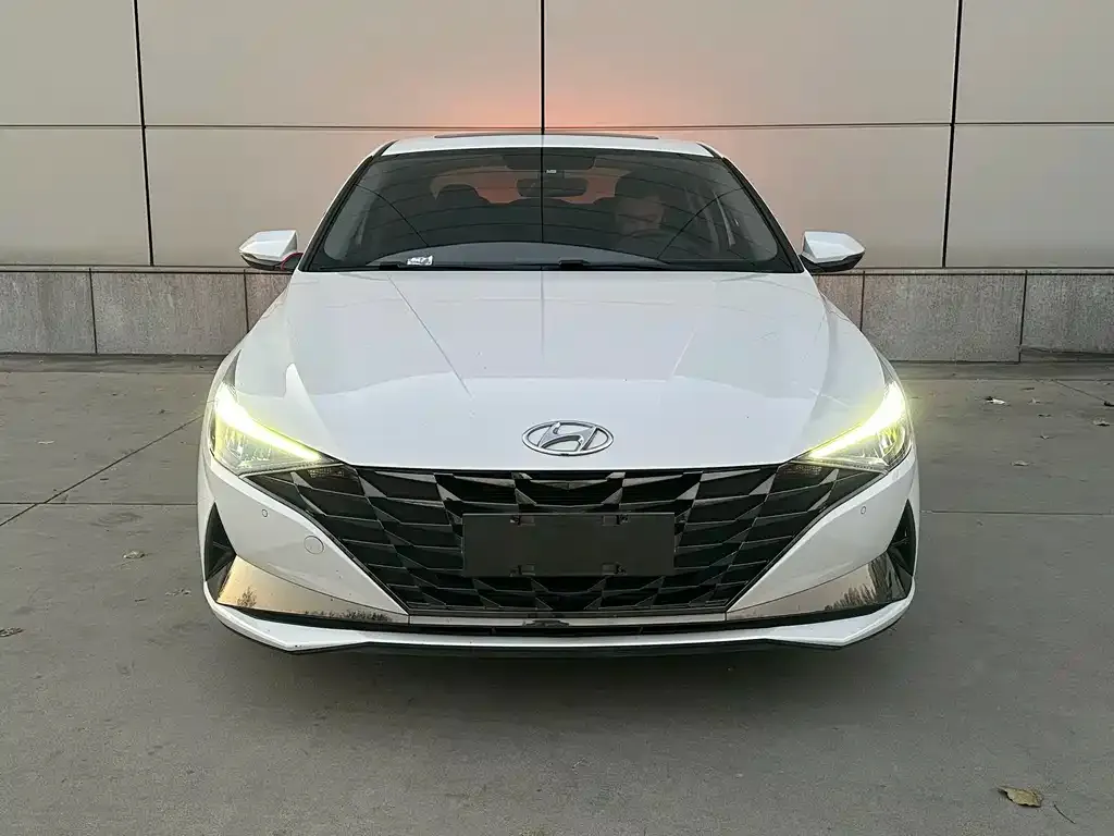Hyundai Elantra — фото 5