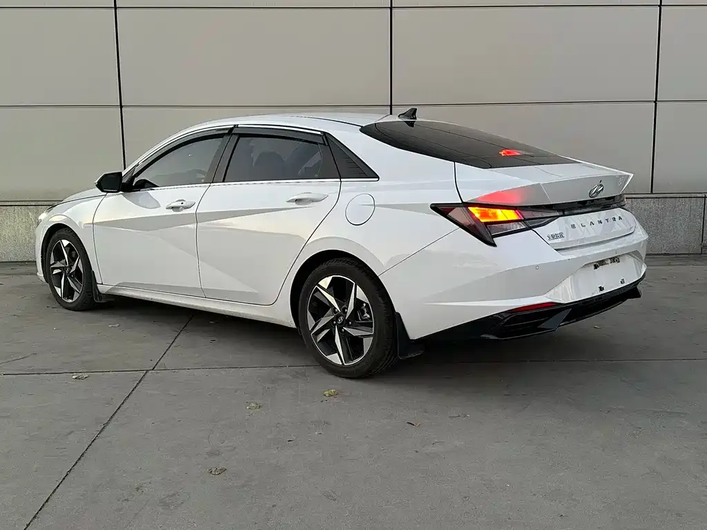 Hyundai Elantra — фото 6