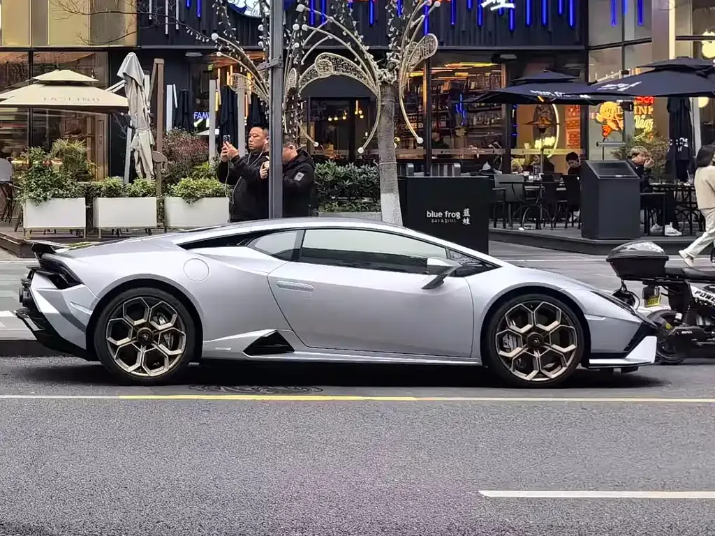 Lamborghini Huracan — фото 2
