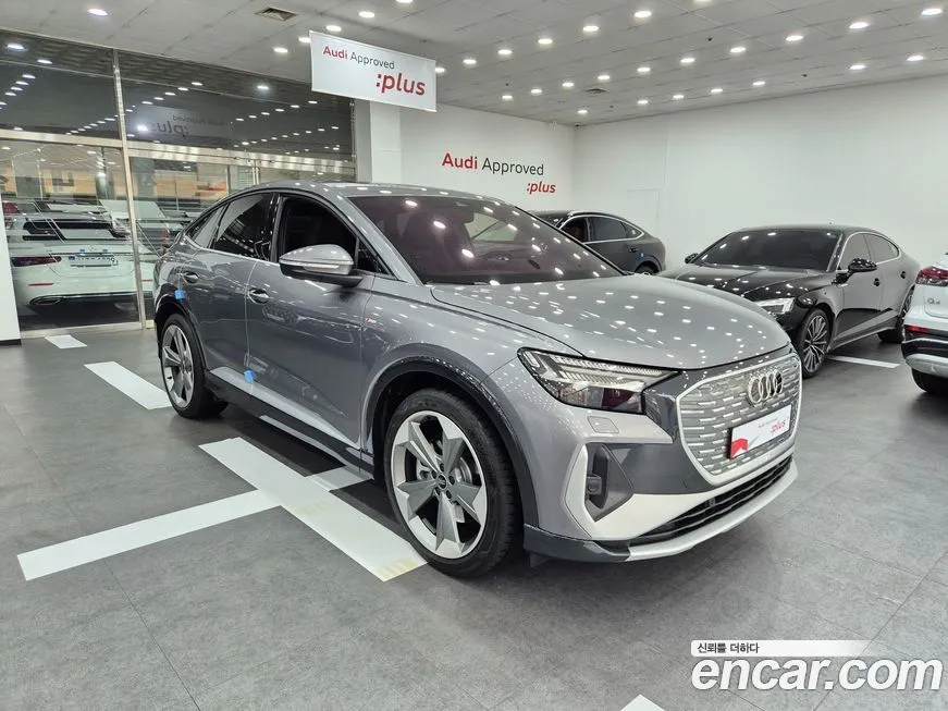Audi Q4 e-tron — фото 1