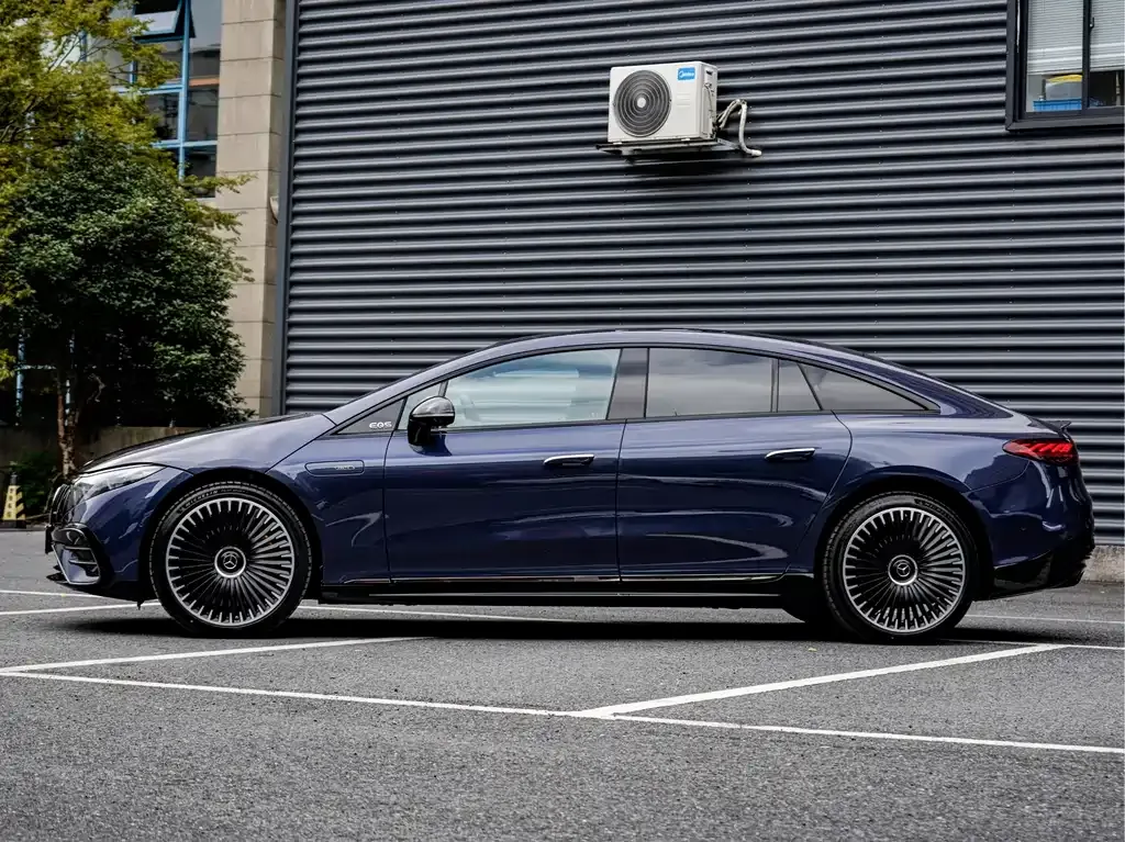 Mercedes-Benz EQS AMG — фото 4