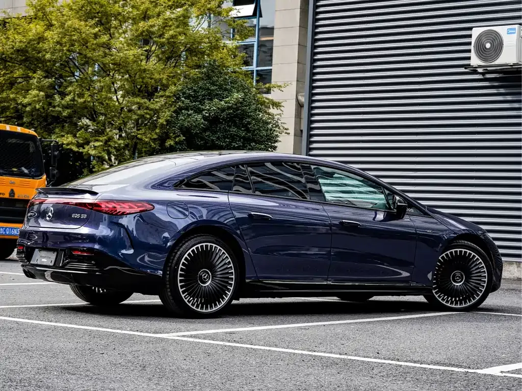 Mercedes-Benz EQS AMG — фото 5