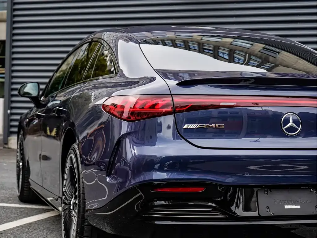 Mercedes-Benz EQS AMG — фото 9