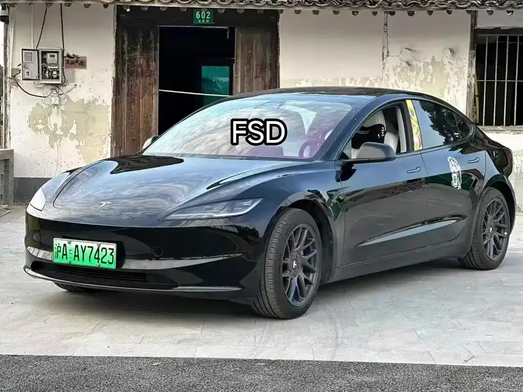 Tesla Model 3 — фото 1