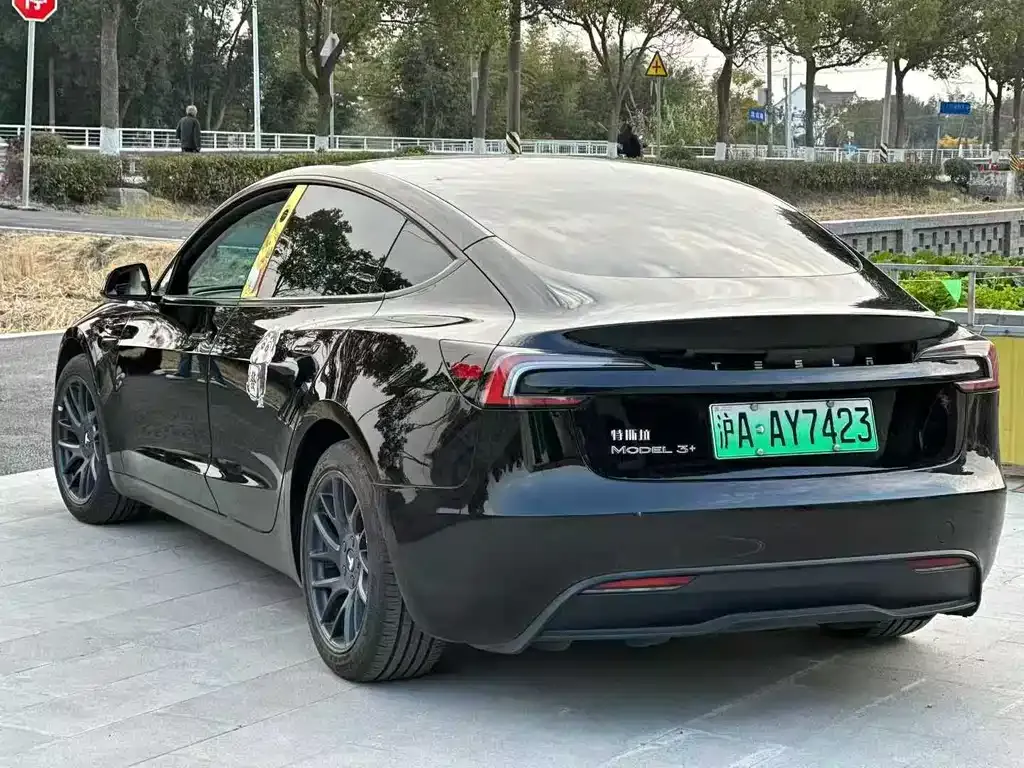 Tesla Model 3 — фото 3