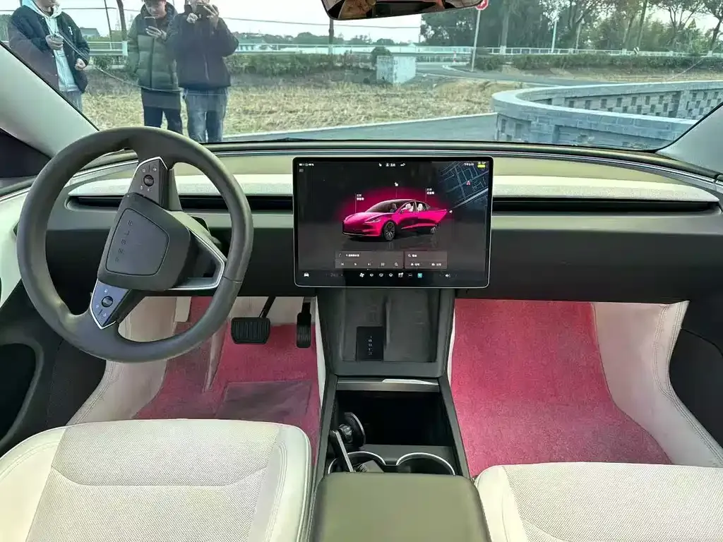 Tesla Model 3 — фото 7