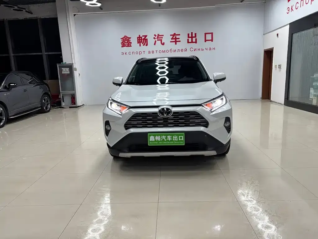 Toyota RAV4 — фото 1