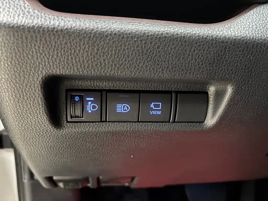 Toyota RAV4 — фото 10