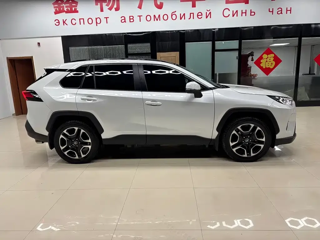 Toyota RAV4 — фото 4