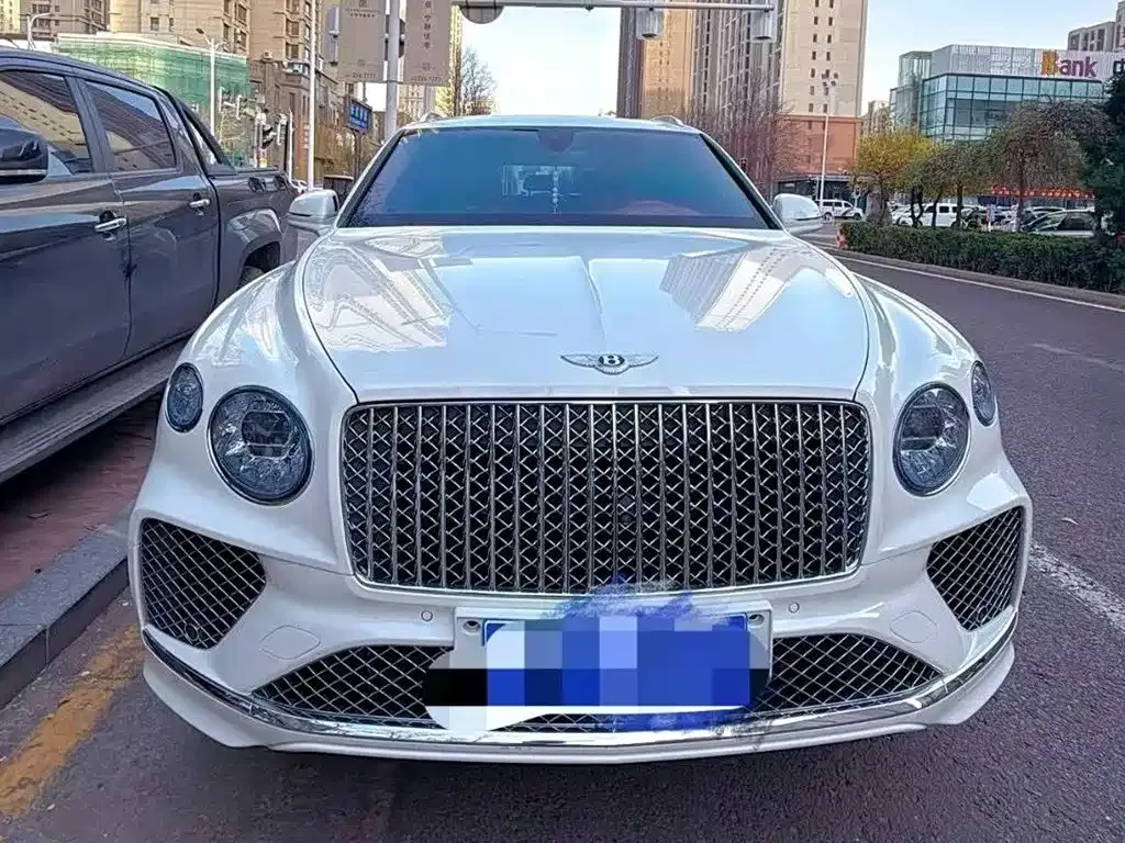 Bentley Bentayga — фото 1