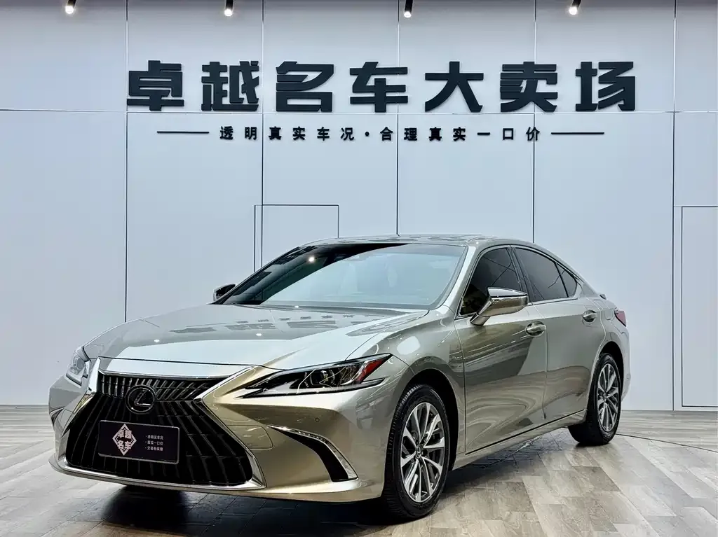 Lexus ES — фото 1