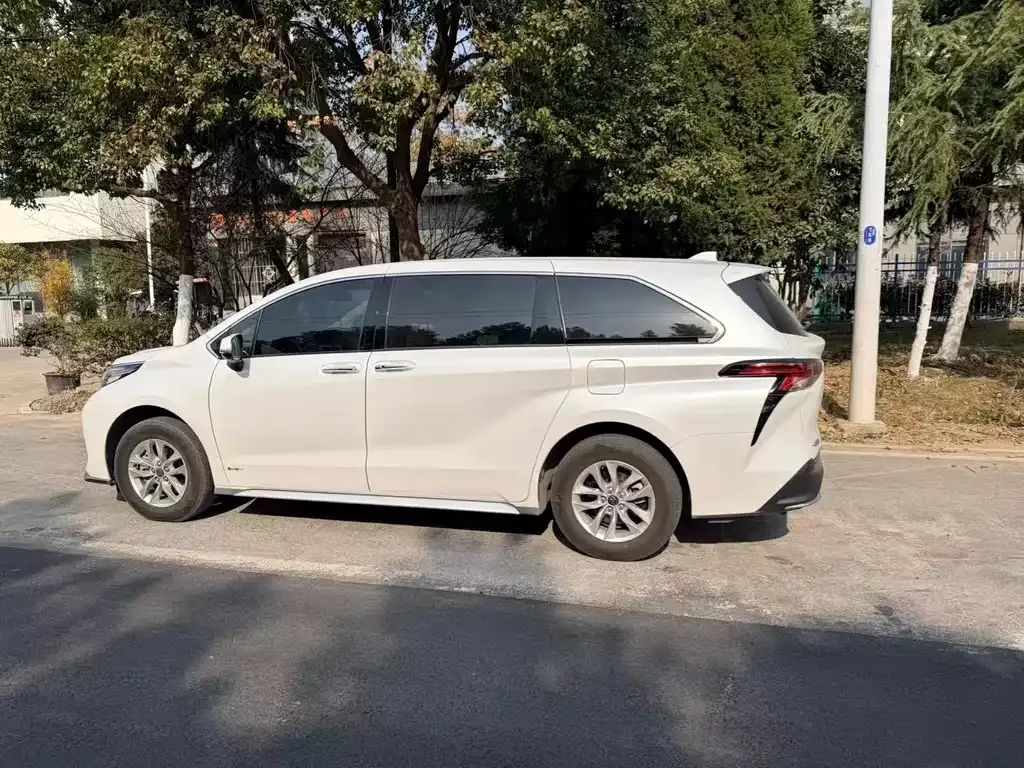 Toyota Granvia — фото 9