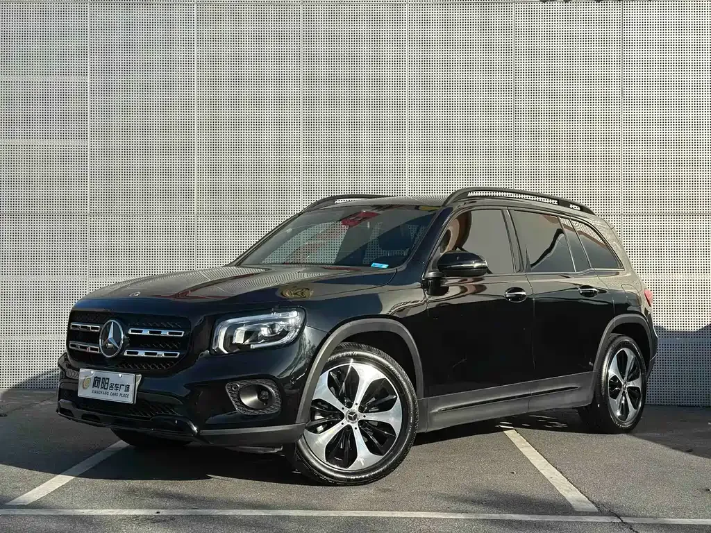 Mercedes-Benz GLB — фото 1
