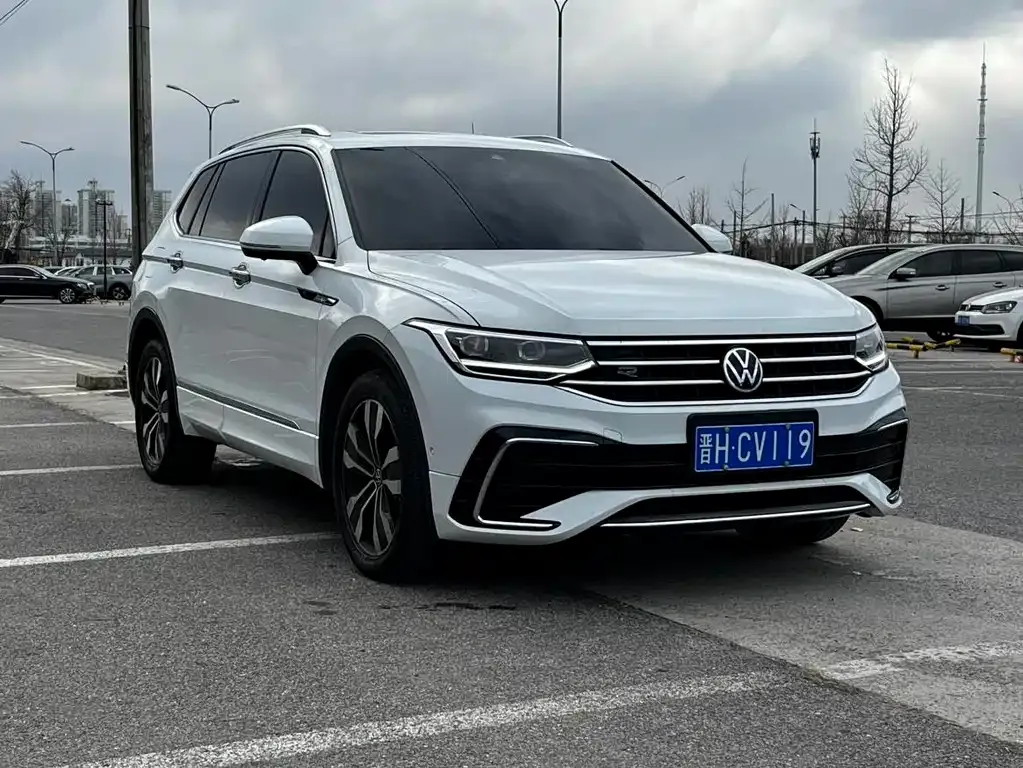 Volkswagen Tiguan L — фото 2