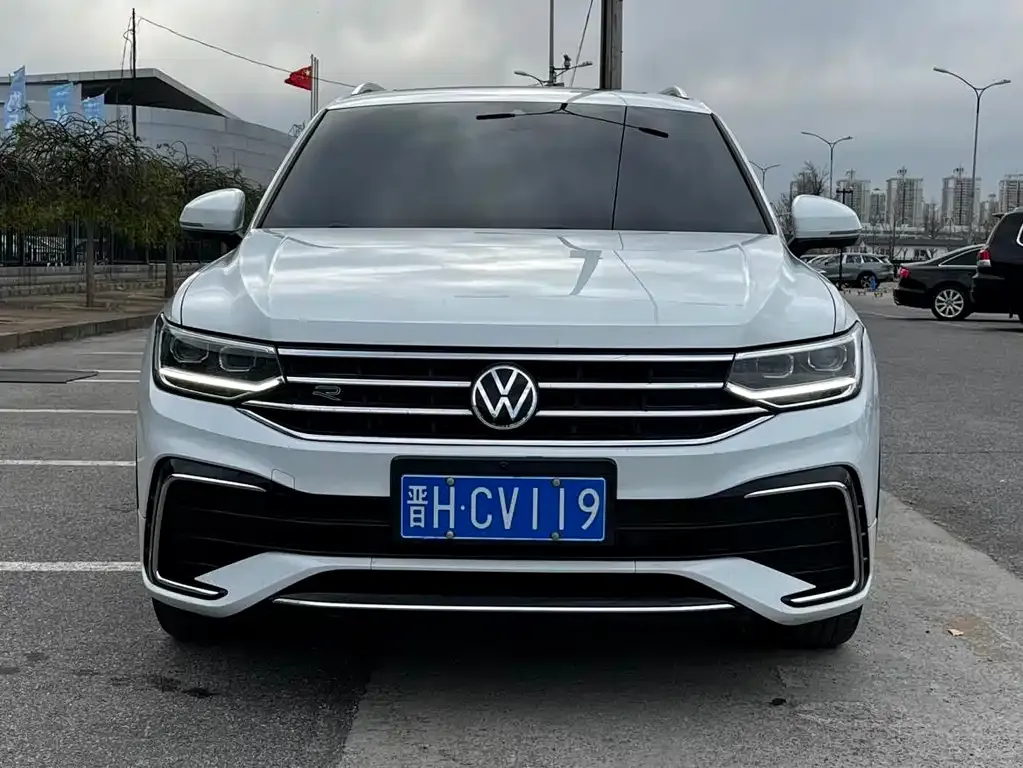 Volkswagen Tiguan L — фото 3