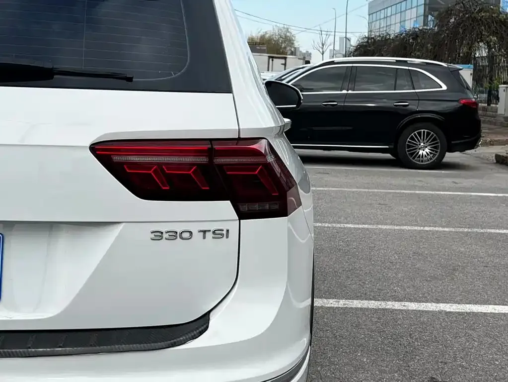 Volkswagen Tiguan L — фото 9