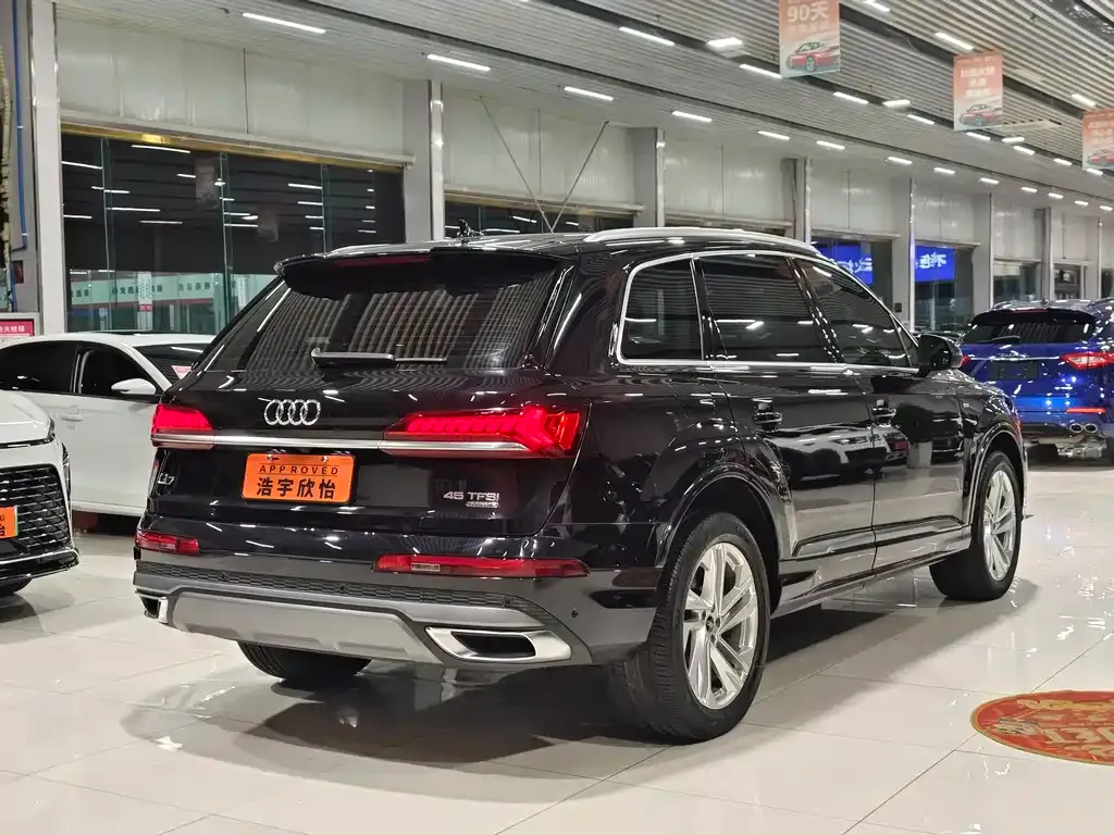Audi Q7 — фото 6