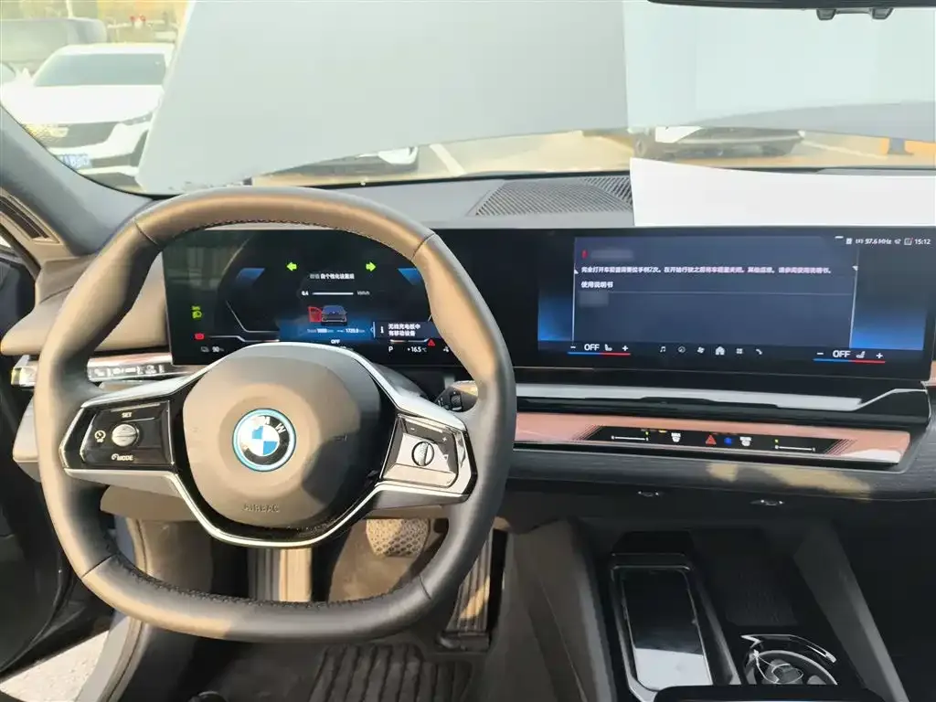 BMW i5 — фото 10