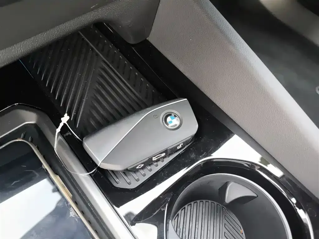 BMW i5 — фото 9