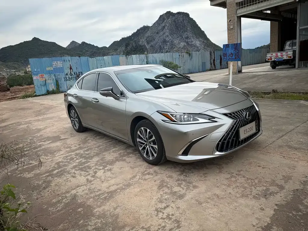 Lexus ES — фото 1