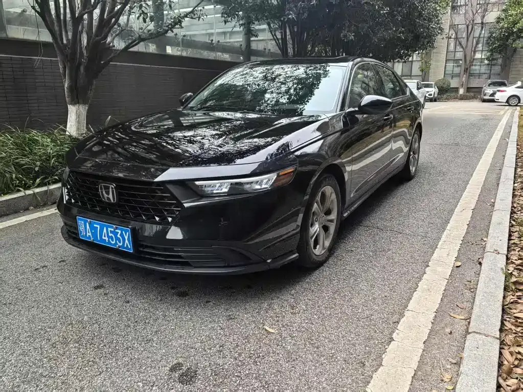 Honda Accord — фото 1