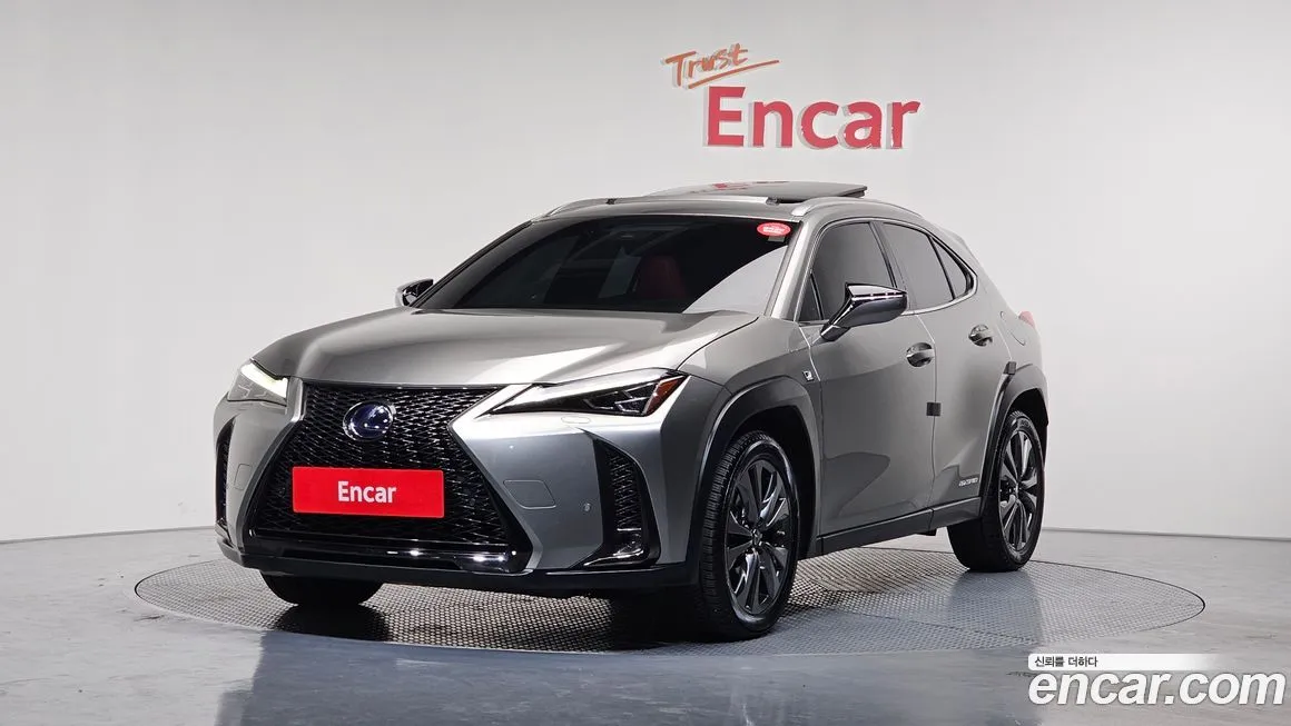 Lexus UX — фото 1