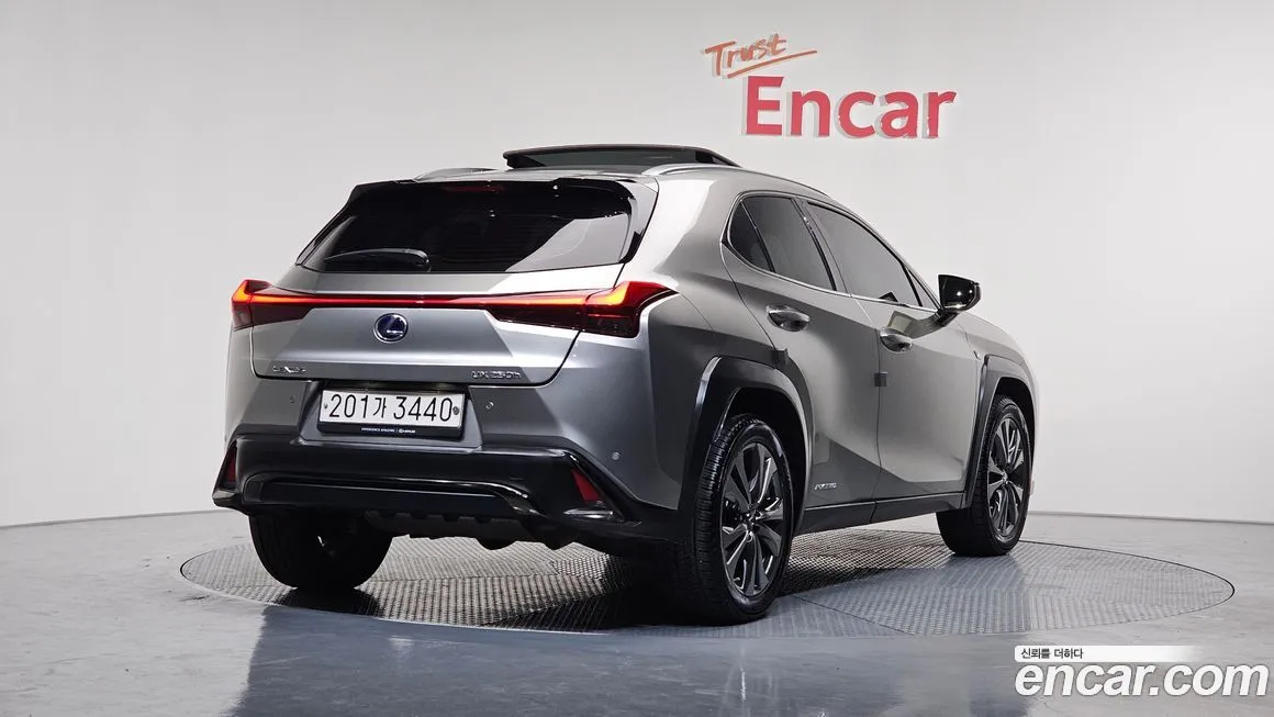 Lexus UX — фото 2