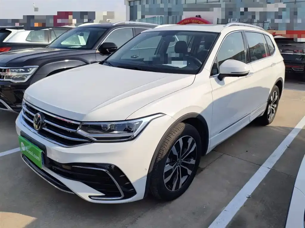 Volkswagen Tiguan L — фото 1
