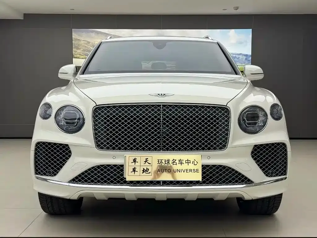 Bentley Bentayga — фото 1