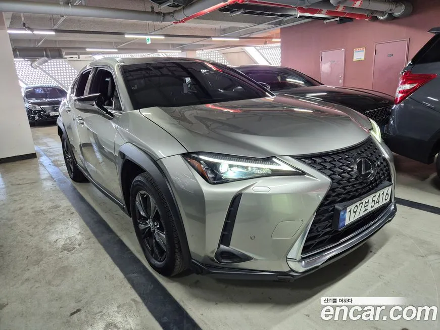 Lexus UX — фото 1