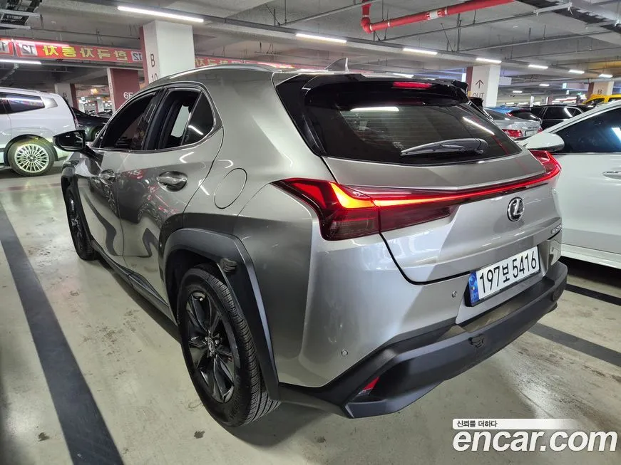 Lexus UX — фото 2
