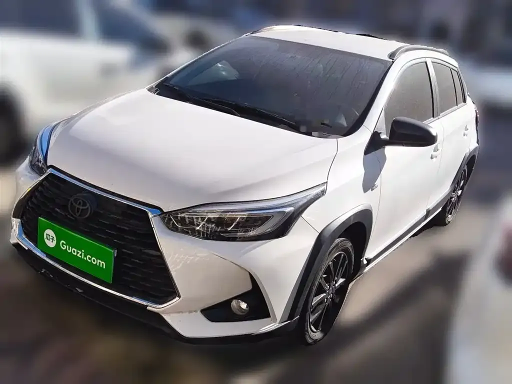 Toyota Yaris L — фото 1