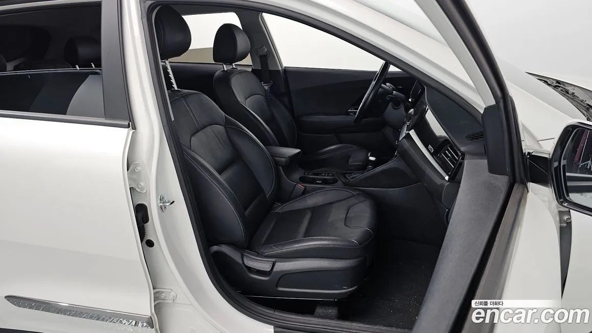 Kia Niro — фото 10