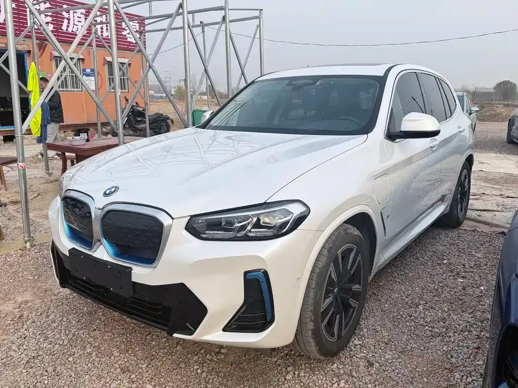 BMW iX3 — фото 1