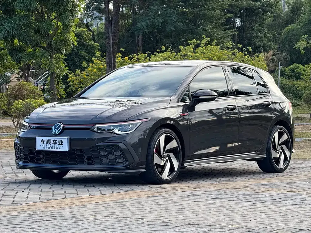 Volkswagen Golf GTI — фото 1