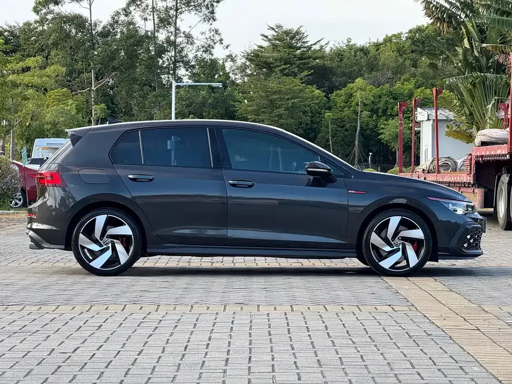 Volkswagen Golf GTI — фото 10