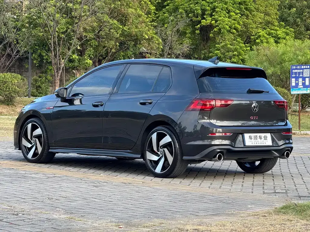 Volkswagen Golf GTI — фото 6