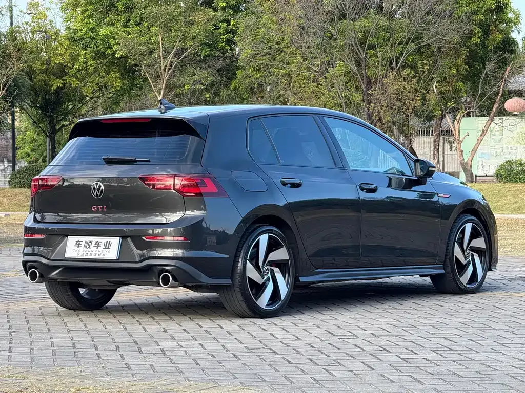 Volkswagen Golf GTI — фото 8