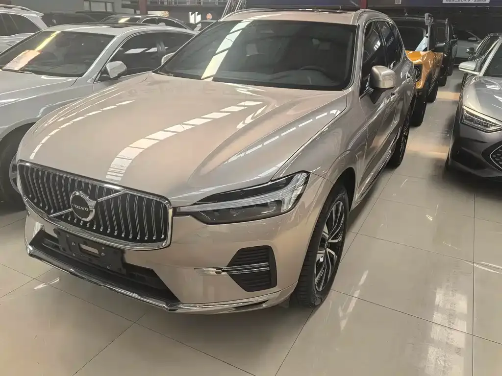Volvo XC60 — фото 1