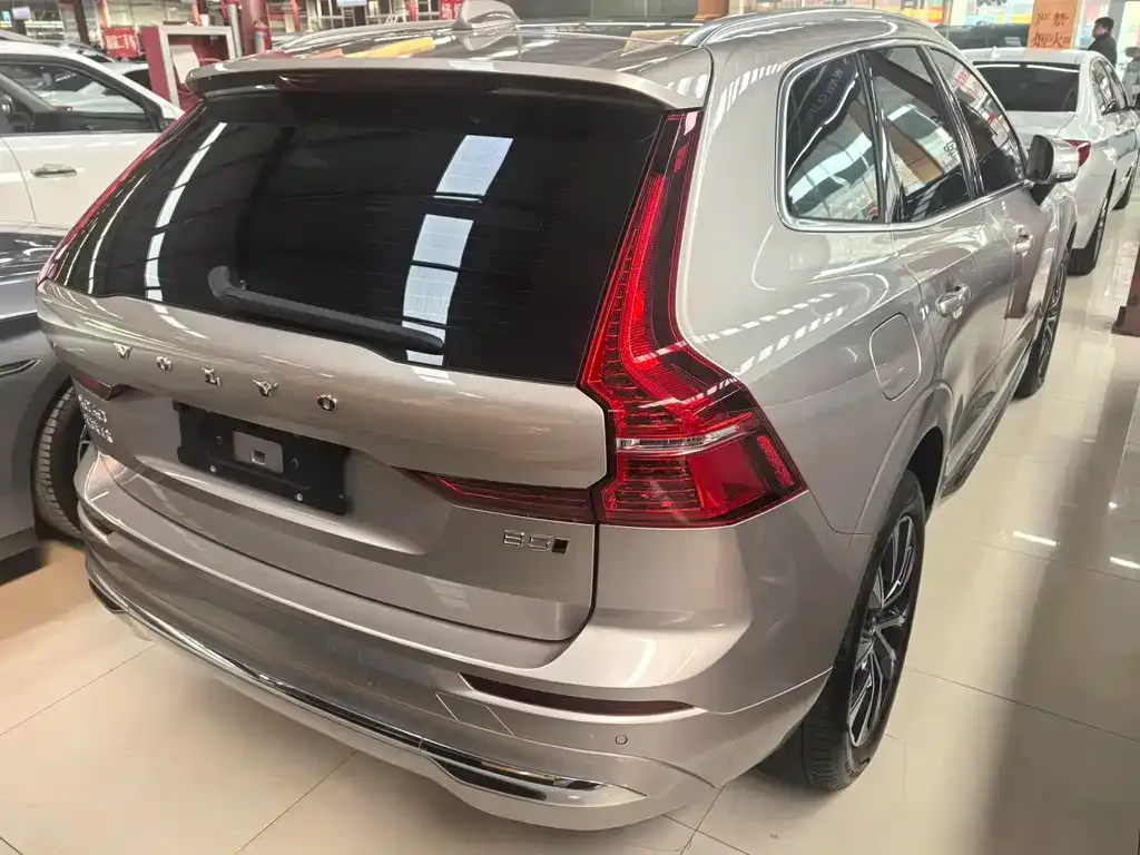 Volvo XC60 — фото 9