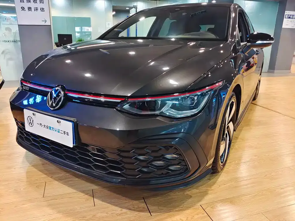 Volkswagen Golf GTI — фото 1