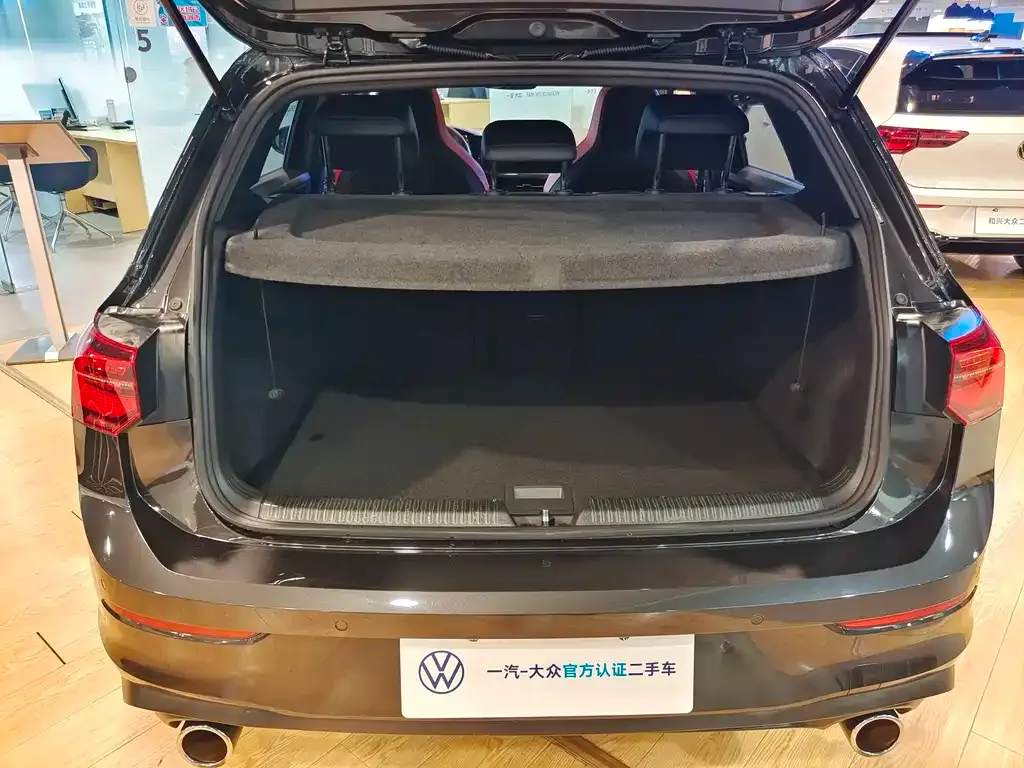 Volkswagen Golf GTI — фото 10
