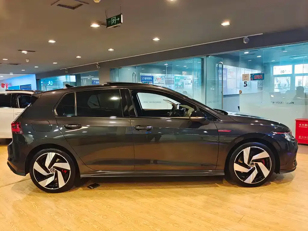 Volkswagen Golf GTI — фото 3