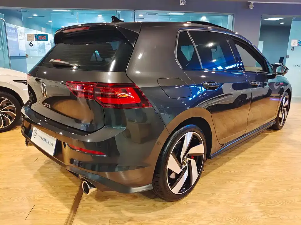 Volkswagen Golf GTI — фото 4