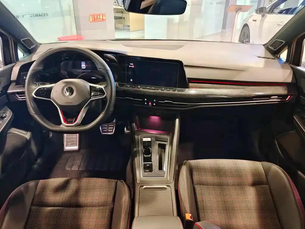 Volkswagen Golf GTI — фото 7