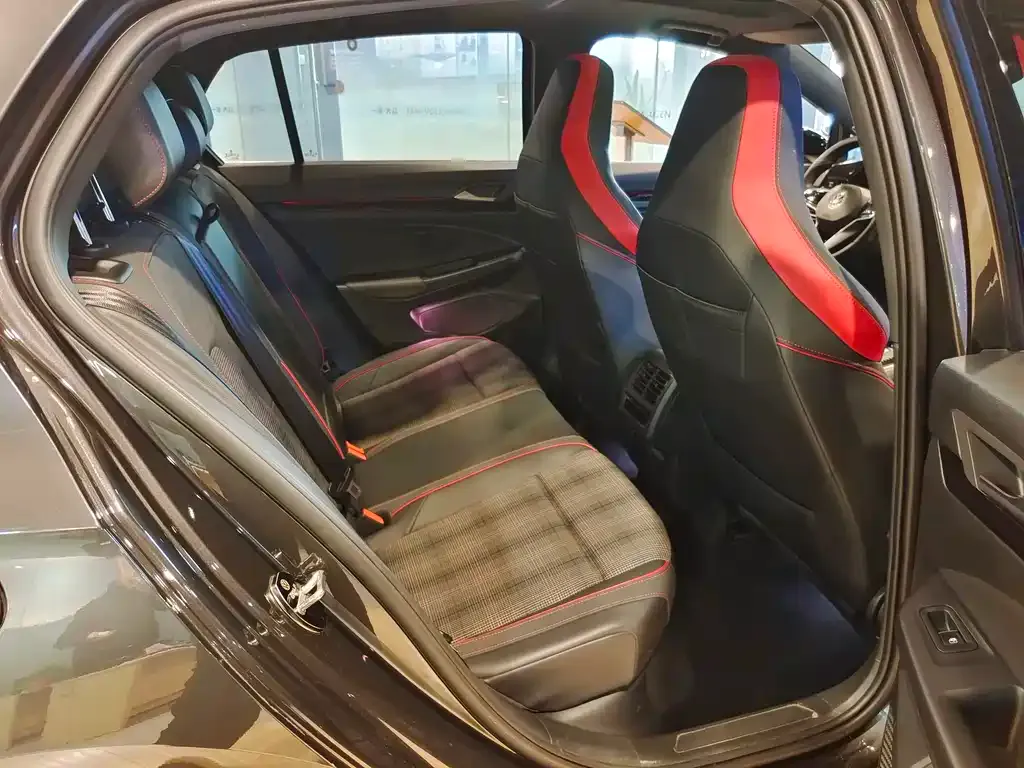 Volkswagen Golf GTI — фото 9
