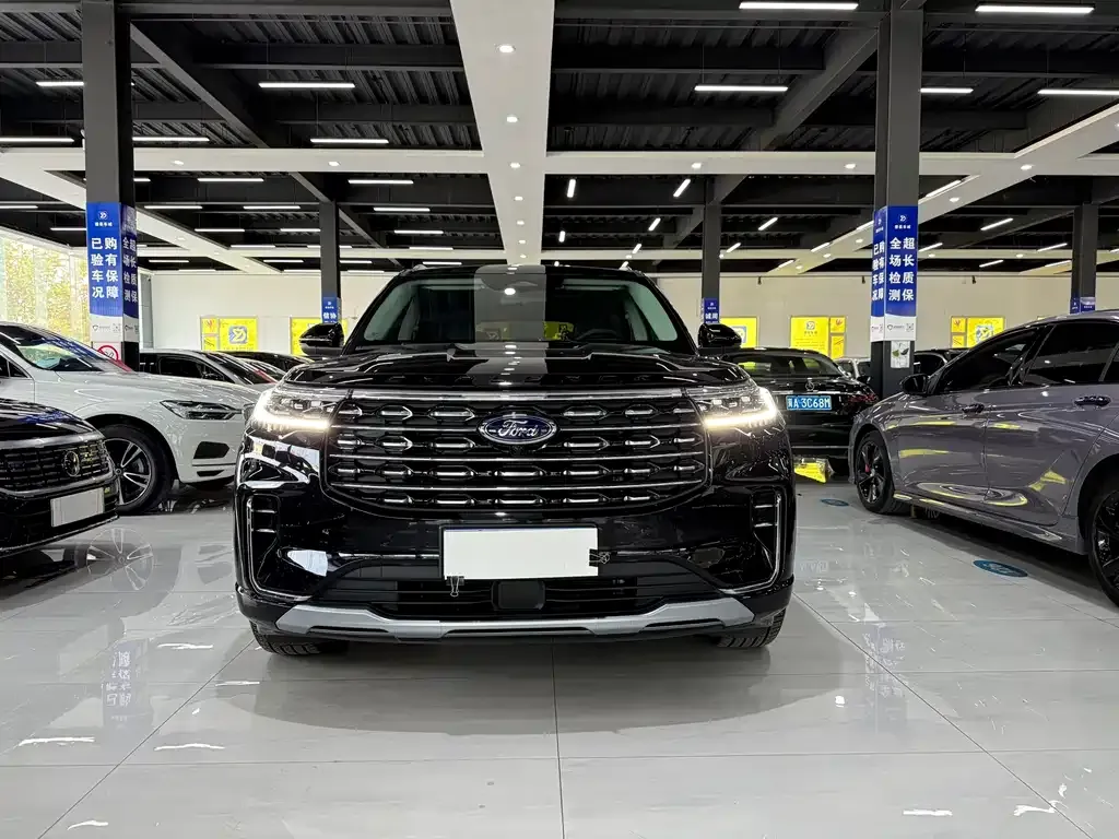 Ford Explorer — фото 1